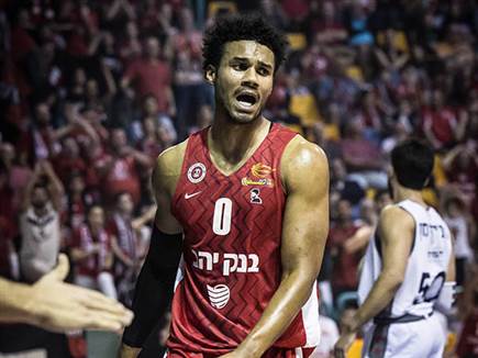 משחק נהדר שלו. ג`סטין סמית` (עודד קרני)