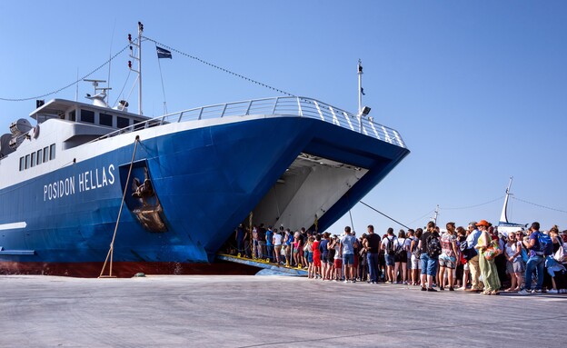 מעבורת יוון (צילום: Rolf G Wackenberg, shutterstock)