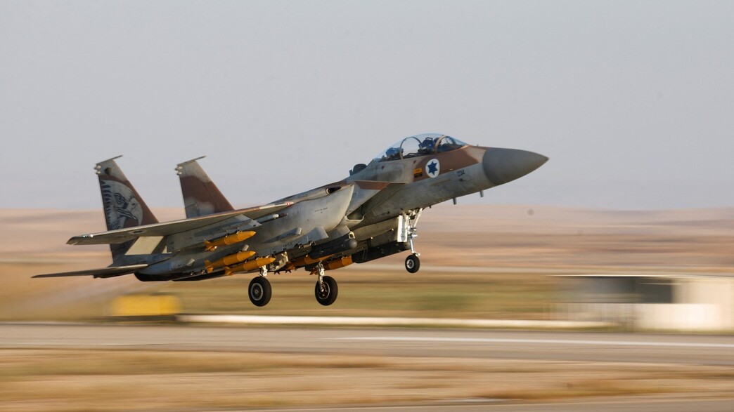 מטוס F-15 בבסיס חצרים של חיל האוויר מטוס F-15 בבסיס חצרים של חיל האוויר