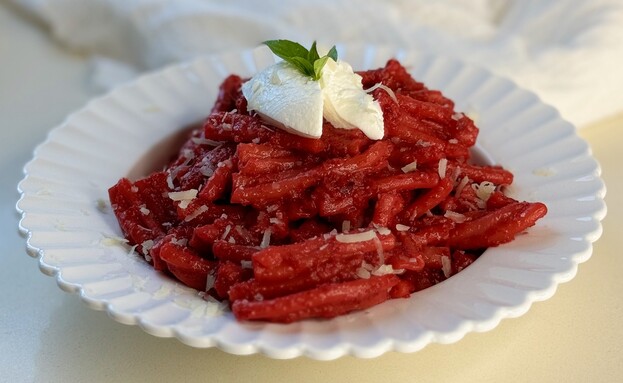 מנת פסטה ורודה