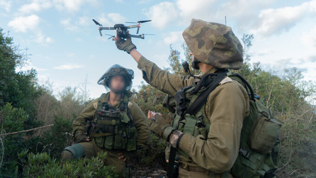 חיילים מטיסים רחפן צה"לי חיילים מטיסים רחפן צה"לי