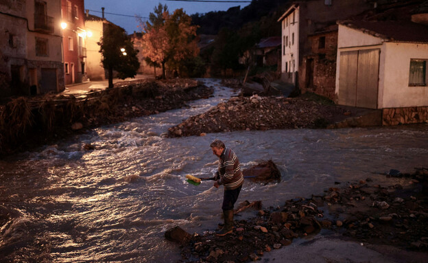 השיטפונות באזור ולנסיה (צילום: Nacho Doce, Reuters)