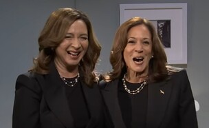 קמלה האריס ומאיה רודולף ב"סאטרדיי נייט לייב" (צילום: SNL)