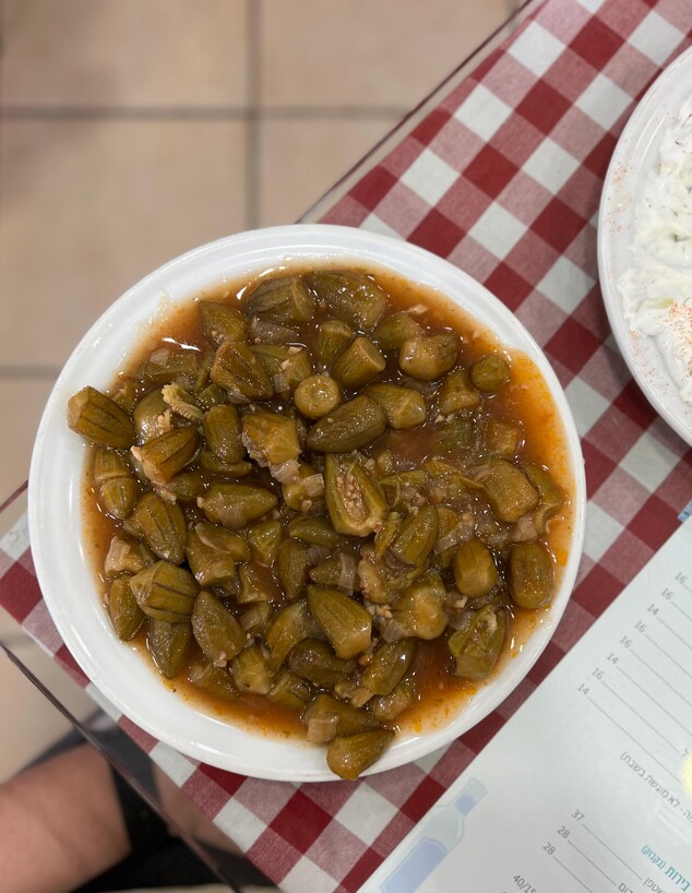 במיה ברוטב עגבניות (צילום: ניצן לנגר, mako אוכל)