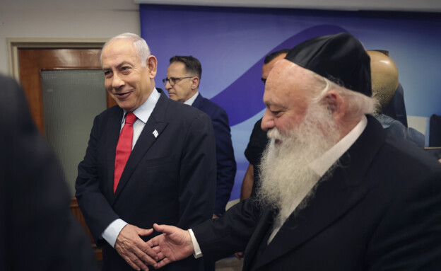 ראש הממשלה נתניהו ושר השיכון יצחק גולדקנופף (צילום: AP)
