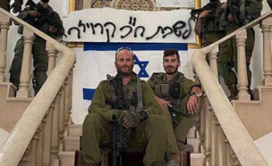 ח"כ יצחק קרויזר בדרום לבנון (צילום: לפי סעיף 27א' לחוק זכויות יוצרים)