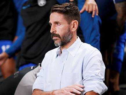 חלק מהאוהדים קראו לדן רומן להתפטר (קובי אליהו)