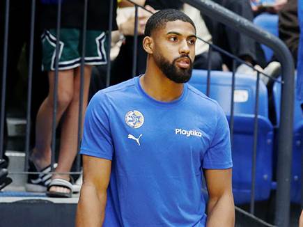 אורח בהיכל. דייויד דג`וליוס (אלן שיבר)