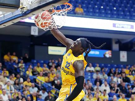 גבריאל. מלבד דאנק אדיר, לא עשה הרבה (אלן שיבר)