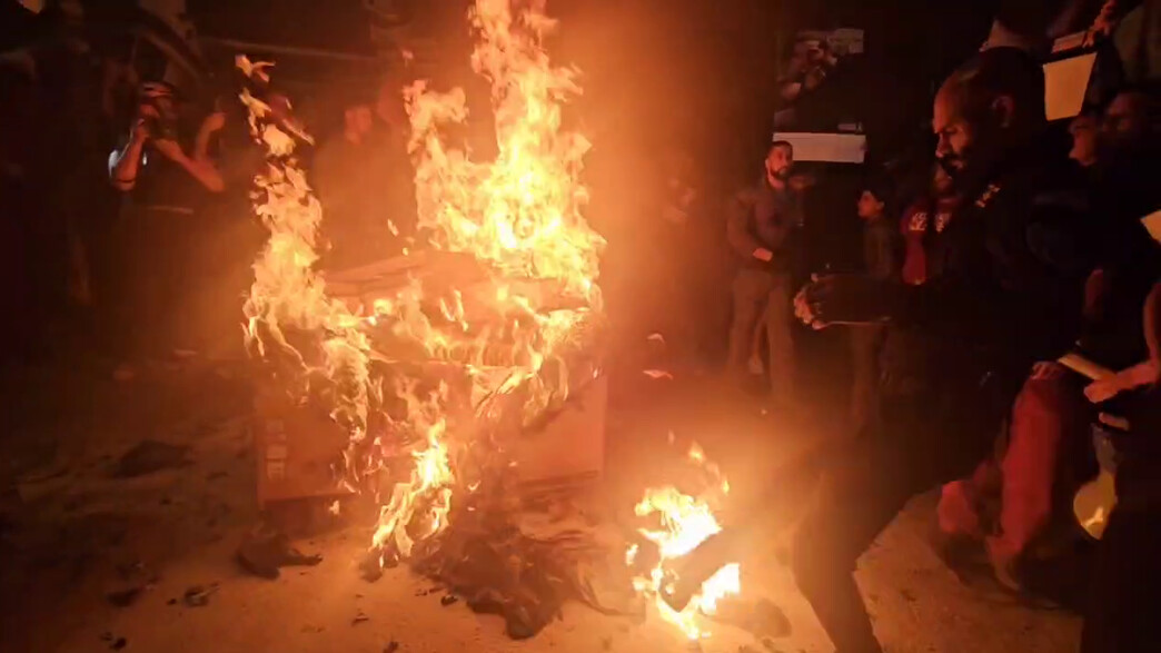 מפגינים ברחוב עזה הדליקו מדורה