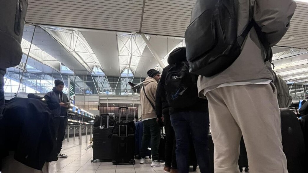 ישראלים בשדה התעופה באמסטרדם ישראלים בשדה התעופה באמסטרדם