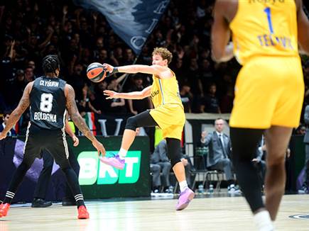 יוקובאיטיס. הראה למה בליטא העלו תהיות לגביו (Euroleague Basketball (צילום: ספורט 5)