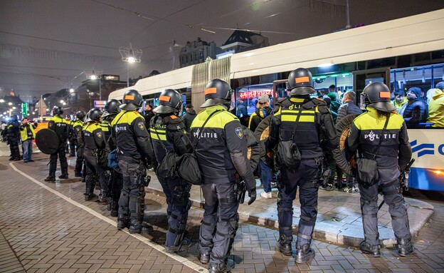 משטרה אמסטרדם רכבת קלה (צילום: VLN NIEWS, getty images)