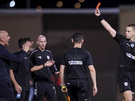 ואף ספג אדום. לאזטיץ` (מאור אלקסלסי)