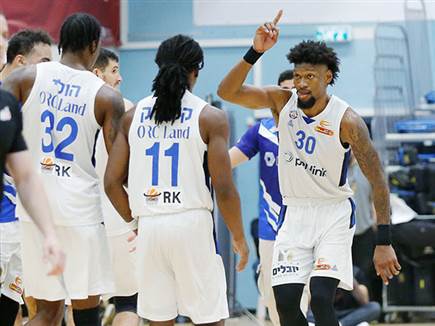 הופעה גדולה שלו. כריס סילבה (אלן שיבר)