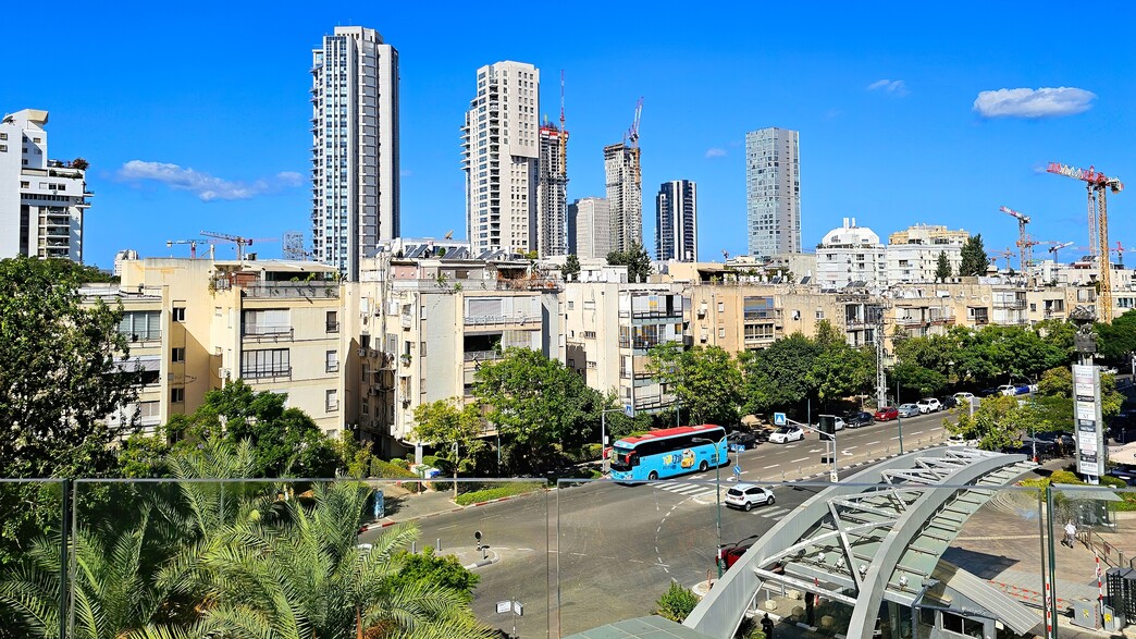 רחוב ויצמן בתל אביב, אוקטובר 2024 (אילוסטרציה: Protasov AN, shutterstock)