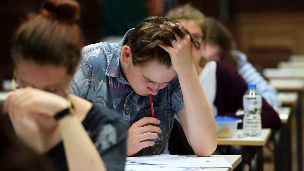 תלמידים צרפתים נבחנים תלמידים צרפתים נבחנים