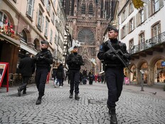 שוטרים חג מולד שטרסבורג צרפת