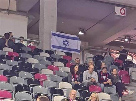 דגלי ישראל הונפו בבון (צילום: מכבי ר“ג)