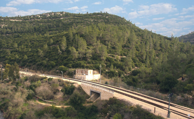 תחנת רכבת בר גיורא (צילום: TsDin, shutterstock)