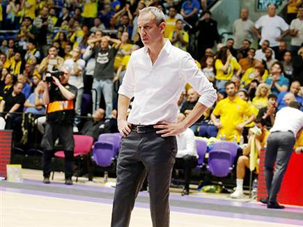 יכול לחגוג קצת. קטש (אלן שיבר)