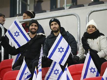 והאוהדים שהגיעו לבודפשט יכולים היו להנות ביציעים (אודי ציטיאט)