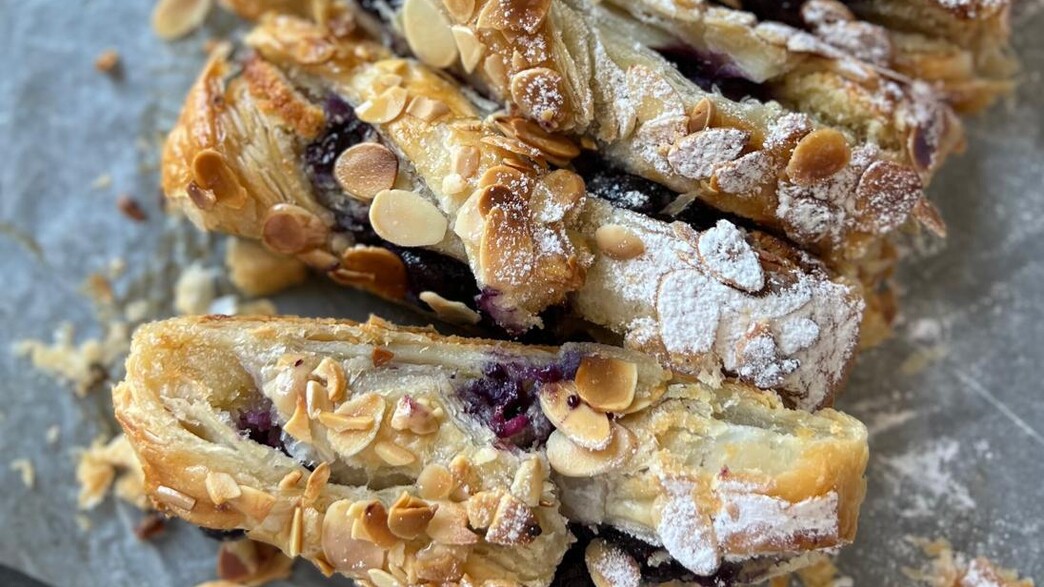 מאפה בצק עלים עם קרם שקדים