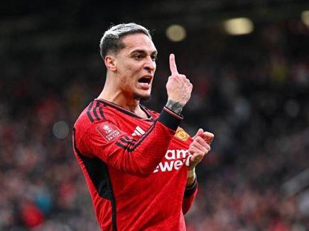 הסמל לבזבזנות של יונייטד. אנטוני (Photo by Michael Regan/Getty Ima