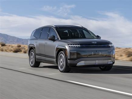 מוצע כרגע עם 3 יחידות הנעה וטווח נסיעה של עד 620 ק"מ