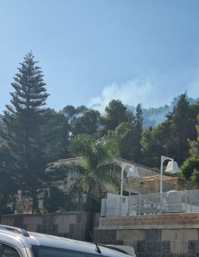 נזק מרסיסים בחצור הגלילית (צילום: סתיו בן שושן)