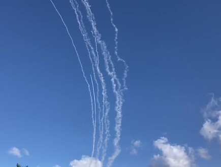 מטח מלבנון: פצועה קל בפגיעה ישירה בנהריה, הרס רב בזירה