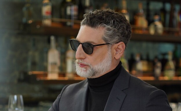 אסף גרניט בצילומי קולקצית החורף של מותג האופנה