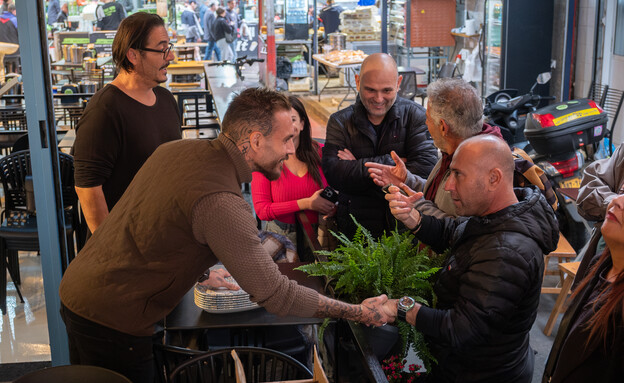 השף טום אביב פותח מסעדה כשרה בשוק הכרמל (צילום: עמית מרטין מנשרוף, N12)