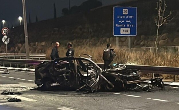 שני הרוגים בפיצוץ רכב ברמלה  (צילום: דוברות כבאות והצלה)