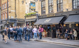 בר לונדון בריטניה (צילום: Page Light Studios, shutterstock)