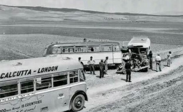 תאונה קו האוטובוס מלונדון לכלכותה  (צילום: סעיף 27א לחוק זכויות יוצרים)