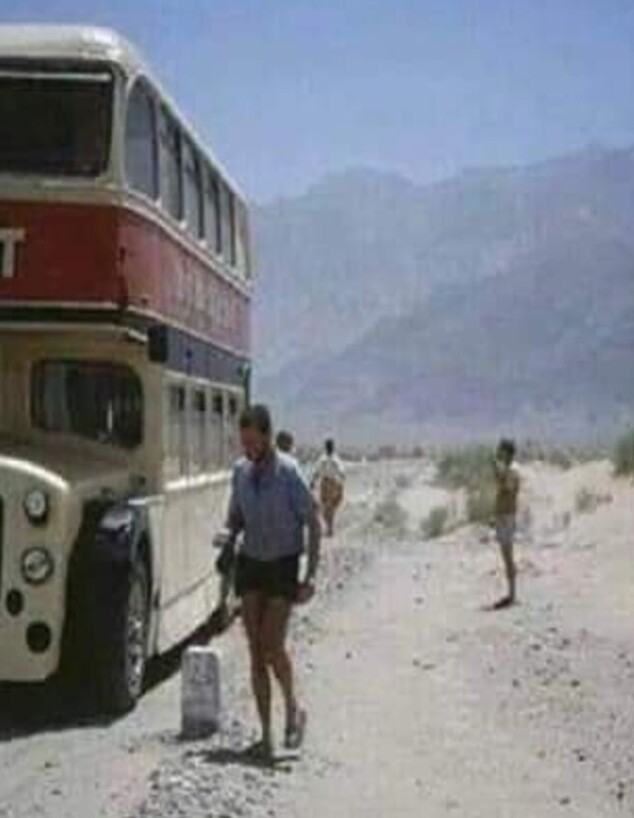 קו האוטובוס מלונדון לכלכותה מדבר קו האוטובוס מלונדון לכלכותה מדבר