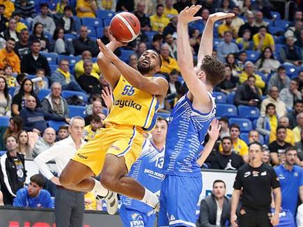 דג`וליוס בדרך לסל (אלן שיבר)