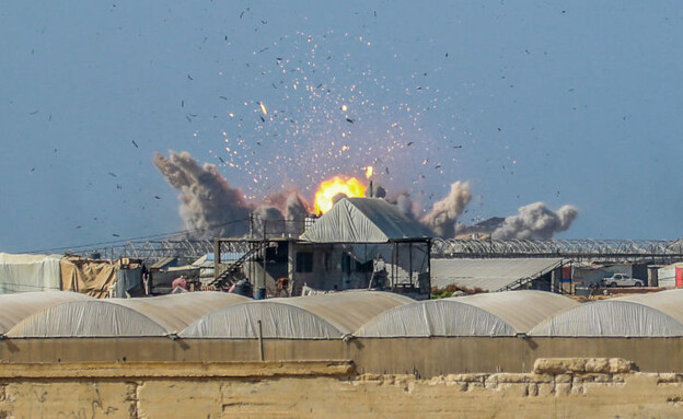 תקיפה בח'אן יונס (צילום: BASHAR TALEB/AFP via Getty Images)