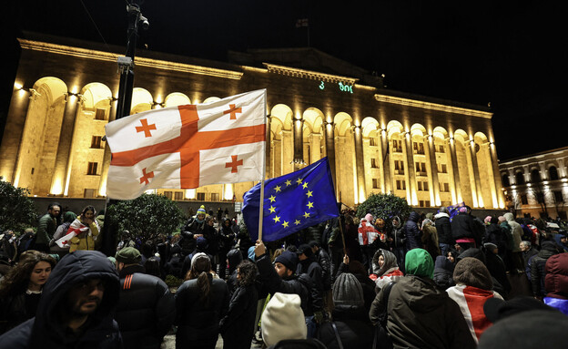 הפגנות ומחאות בטבליסי גאורגיה (צילום: GIORGI ARJEVANIDZE, getty images)