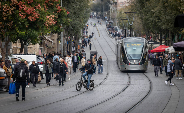 הרכבת הקלה בירושלים נוסעת (צילום: נתי שוחט, פלאש 90)