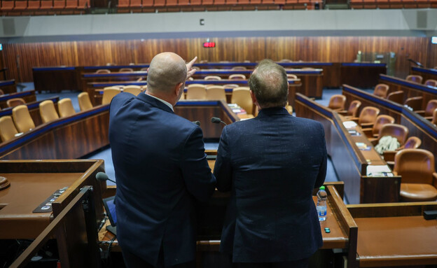 קווין ספייסי בביקור בכנסת לצד יו"ר הכנסת אמיר אוחנ (צילום: נועם מושקוביץ, דוברות הכנסת)