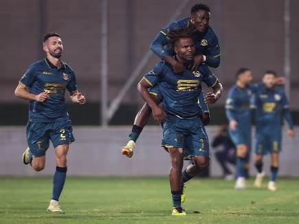 הנטי רשם שער נפלא (צילום: מאור אלקסלסי)