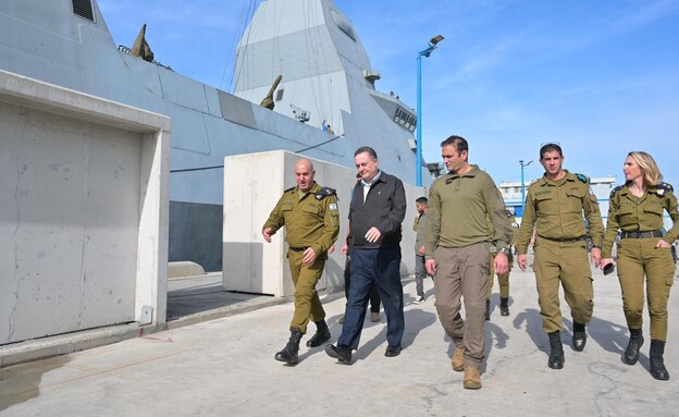 שר הביטחון ישראל כ"ץ בבסיס חיל הים חיפה (צילום: שלומי אמסלם, דוברות שר הביטחון)