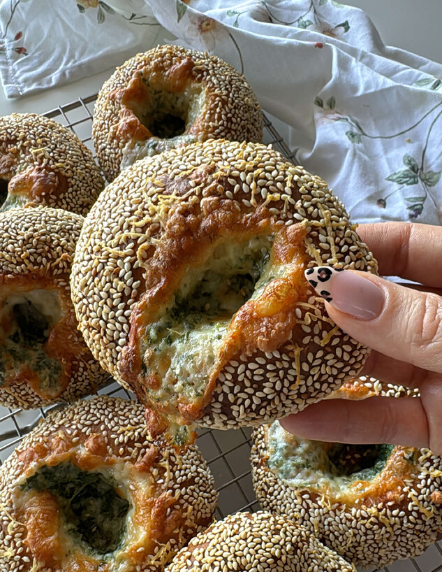 בייגל שום ומוצרלה בייגל שום ומוצרלה