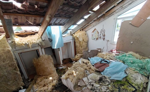 Salon d’une maison détruite à Metula (photo : privée)
