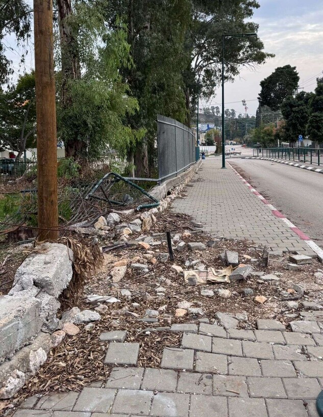 Le trottoir détruit de Kiryat Shmona (photo : Privé)