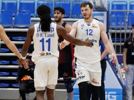 בעוד הרצליה שוב שמרה על הבית (אלן שיבר)