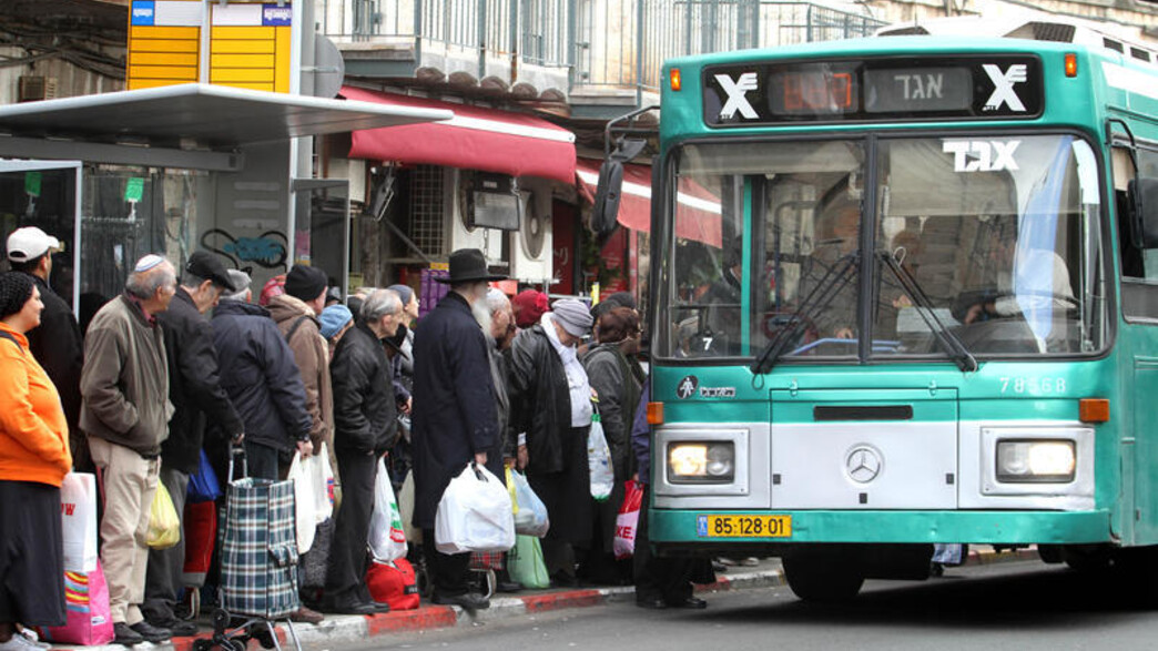 תחנת אוטובוס בירושלים (צילום: מרים אלסטר, פלאש 90)