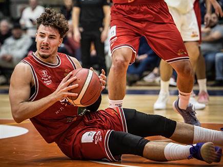 גם יעקב נראה טוב (עודד קרני)